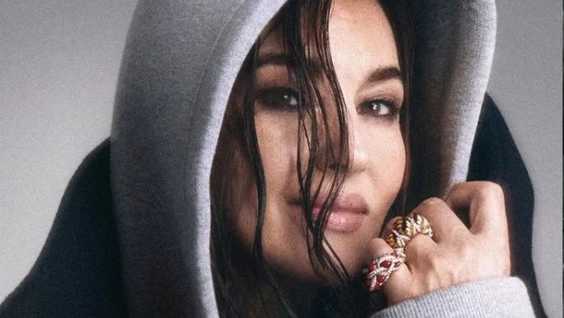 Monika Belluççi ətəksiz “Harper's BAZAAR”ın üz qabığını BƏZƏDİ - FOTO/VİDEO 