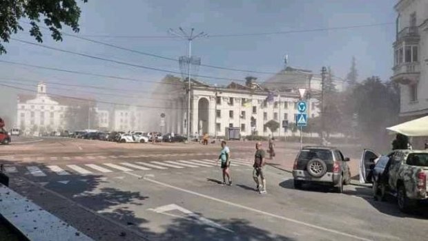 Rusiya Çerniqovu raketlə VURDU: Ölənlər və yaralananlar var – VİDEO  