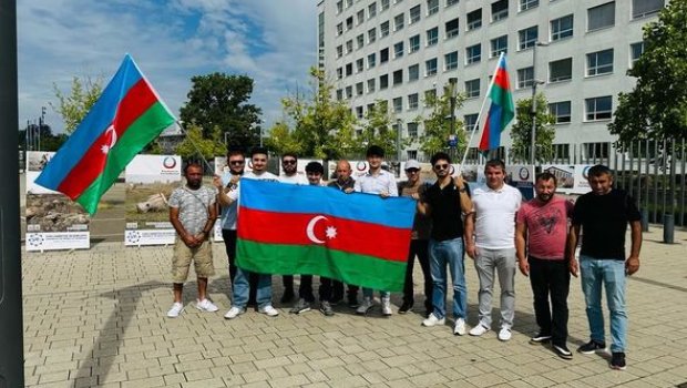 Azərbaycanlılar Bonn şəhərində etiraz aksiyası keçirdi - FOTO