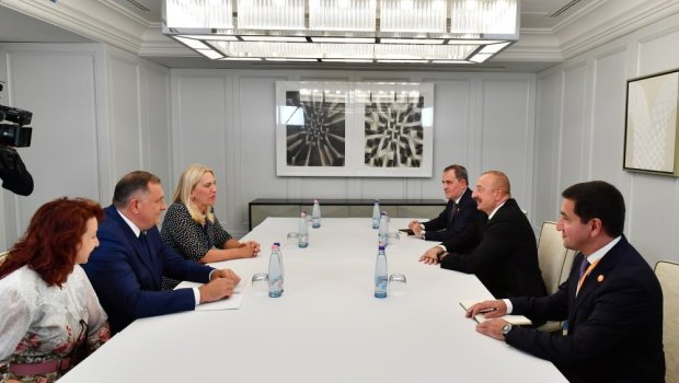 İlham Əliyev Budapeştdə iki ölkə rəsmisi ilə görüşüb - FOTO/VİDEO