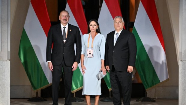 İlham Əliyev və Mehriban Əliyeva Budapeştdə ziyafətdə iştirak ediblər - VİDEO