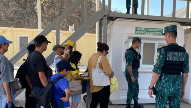 Daha 100 erməni “Laçın” məntəqəsindən sərbəst KEÇDİ - VİDEO