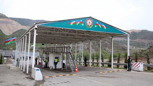 “Laçın” məntəqəsindən keçən erməni Azərbaycan dilində DANIŞDI: 