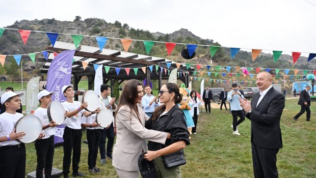 Mehriban Əliyeva Laçında keçirilən bayram şənliyindən PAYLAŞIM EDİB - FOTO 