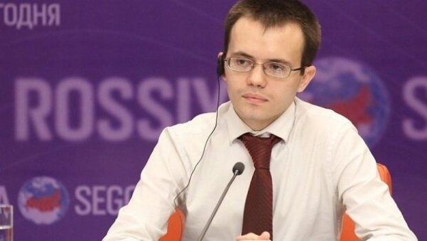 Endryu Korybko: “ABŞ Ermənistanı növbəti müharibəyə hazırlayır” – MÜSAHİBƏ 