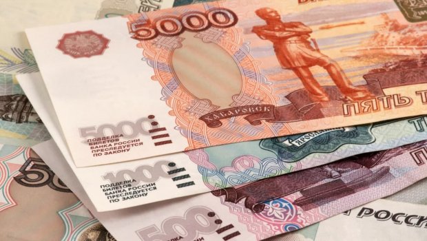 Rublla köçürmələrə QADAĞA – Rusiyadakı soydaşlarımızı NƏ GÖZLƏYİR?
