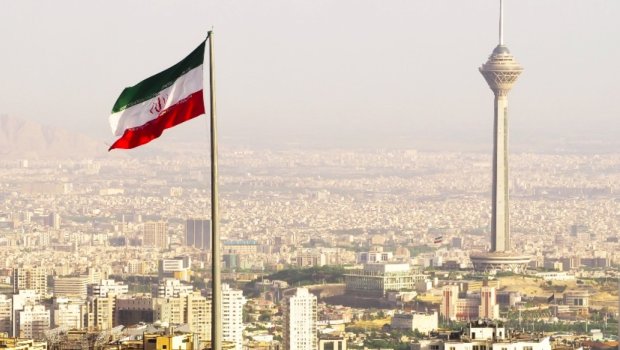 İranda etirazçılarla polis arasında TOQQUŞMA: Yaralananlar var – VİDEO  