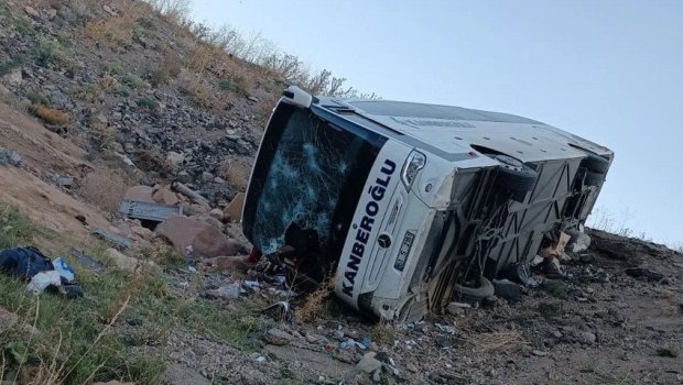 Türkiyədə sərnişin avtobusu dərəyə aşdı: 3 ölü, 21 yaralı var - FOTO
