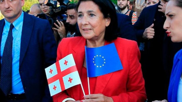 Zurabişvili hökumətin icazəsi olmadan bu ölkələrə səfər etdi