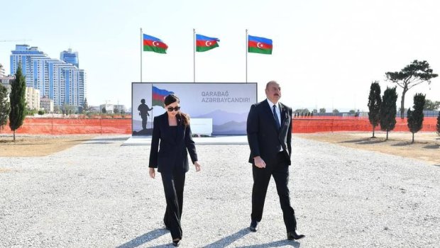 İlham Əliyev və Mehriban Əliyeva Bakıda inşası davam etdirilən Zəfər parkına gəliblər - FOTO/VİDEO