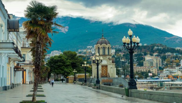 Yaltada naməlum şəxs Ukraynadan olan ər-arvadı qətlə yetirdi