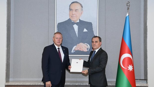 Latviyanın Azərbaycandakı yeni səfiri etimadnaməsinin surətini Ceyhun Bayramova TƏQDİM EDİB 