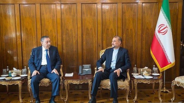 Xələf Xələfov iranlı həmkarı ilə regiondakı vəziyyəti müzakirə etdi