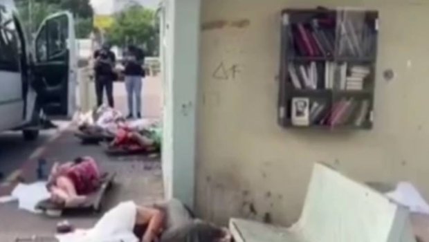 HƏMAS terrorçuları mülki insanları öldürür - VİDEO