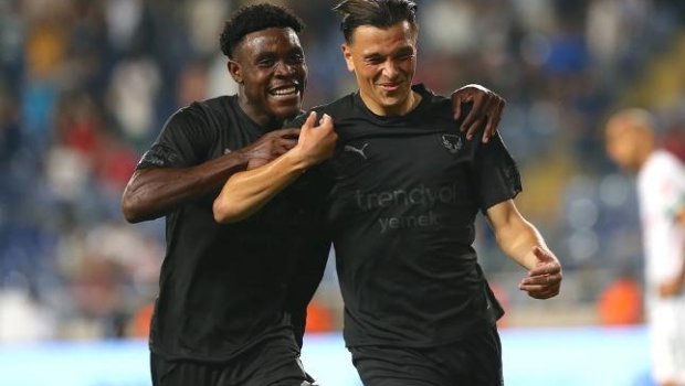 Azarkeşlər də Renatı rəmzi komandaya seçdi