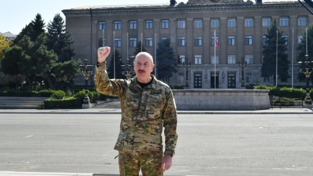 İlham Əliyev: “Biz bu gün Xankəndinin mərkəzindəyik, Azərbaycan Bayrağı altında” - VİDEO