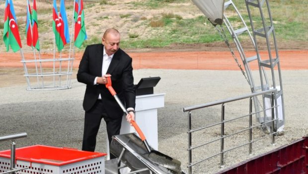 İlham Əliyev Füzulinin Cuvarlı kəndinin TƏMƏLİNİ QOYDU - FOTO