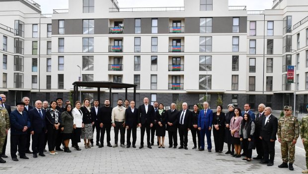 Sənətçilər Füzulidə İlham Əliyevlə görüşdülər - FOTO