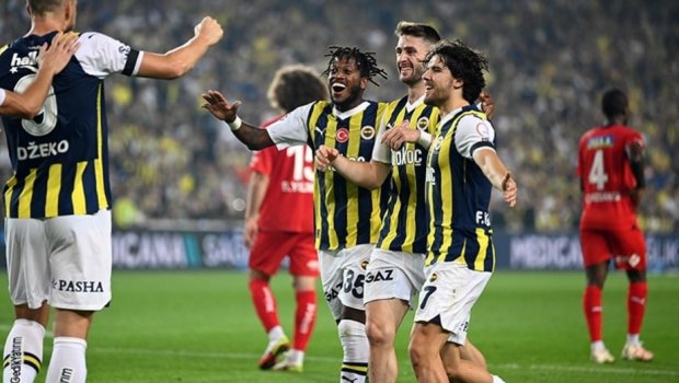 “Fənərbağça” Superliqada ardıcıl 9-cu qələbəsini qazandı