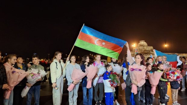 7 qızıl medal qazanan gimnastlarımız Vətənə qayıtdı - FOTO