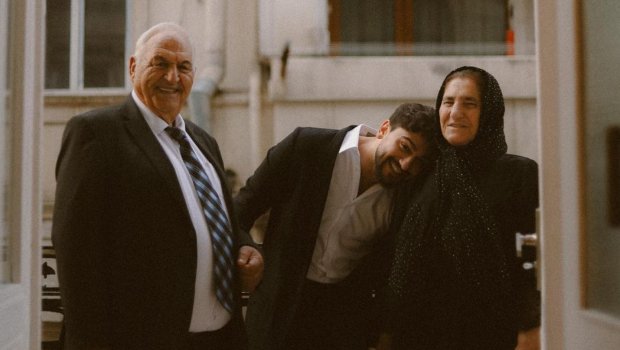 Jony: “Nənə-babanızla keçirdiyiniz hər anın qədrini bilin” - FOTO