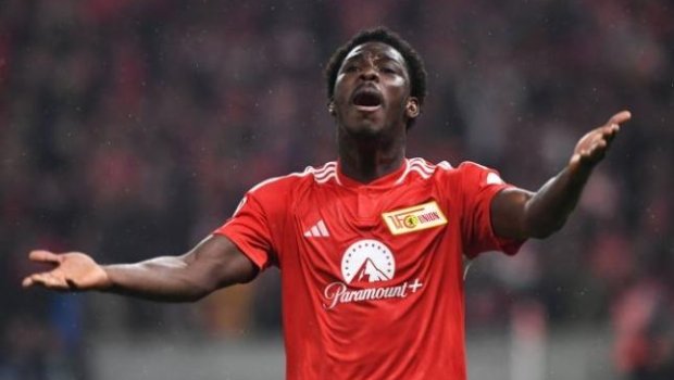 Baş məşqçisinin əlini sıxmayan futbolçu cəzalandırıldı