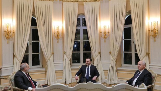 Azərbaycan və Ermənistan Baş nazirləri Gürcüstanda GÖRÜŞDÜ - VİDEO