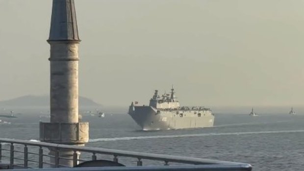 Türkiyənin 100 hərbi gəmisi Bosfor boğazından keçib - VİDEO