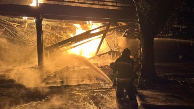 Ukraynada neft emalı zavodu kamikadze dronları ilə partladıldı