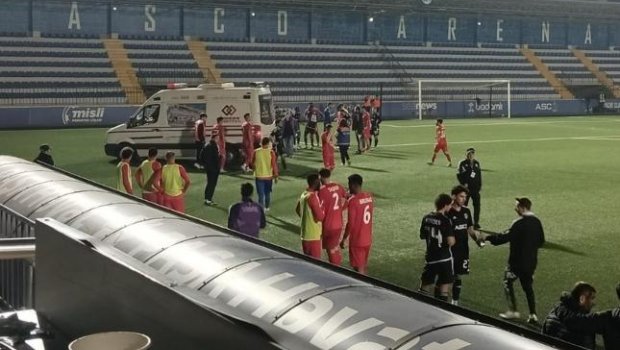 Oyun zamanı huşunu itirən futbolçunun son vəziyyəti AÇIQLANDI 