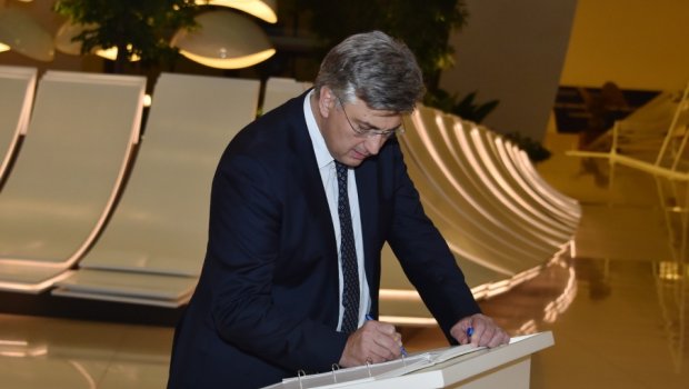 Xorvatiyanın Baş naziri Heydər Əliyev Mərkəzində - FOTO 