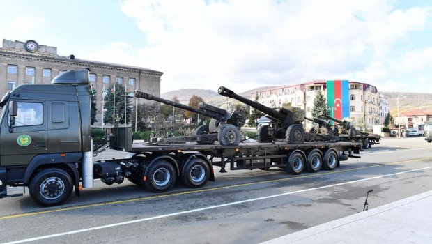 Ermənilərin hərbi texnikaları qənimət kimi XANKƏNDİDƏKİ PARADDA - VİDEO