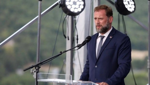 Xorvatiyanın müdafiə naziri ağır qəzaya DÜŞDÜ