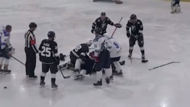 Moskvada xokkeyçi oyun zamanı öldü - ANBAAN VİDEO