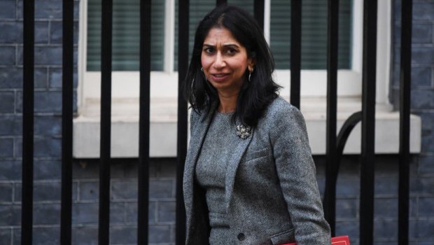 Britaniyanın daxili işlər naziri vəzifəsindən azad edildi