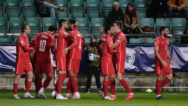 De Byazi 4 futbolçunu millidən KƏNARLAŞDIRDI 