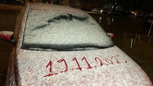 İstanbula ilin ilk qarı yağdı