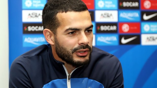 Fransa səfiri Emin Mahmudovla Mbappenin qollarını müqayisə etdi