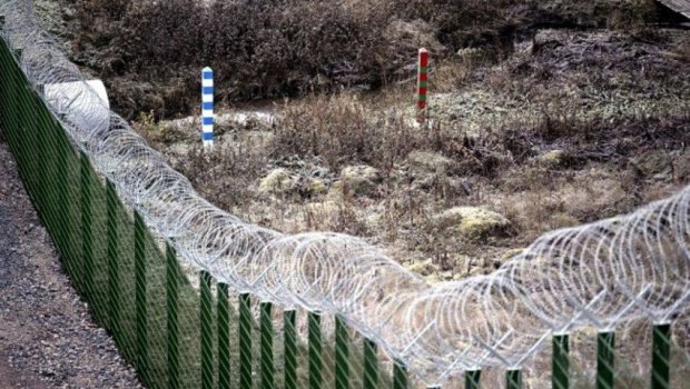 Finlandiya Rusiya ilə sərhəddə hasar çəkilişini sürətləndirib