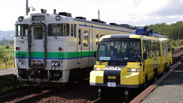 Qatar mikroavtobusla toqquşdu: 11 ölü, 3 yaralı var