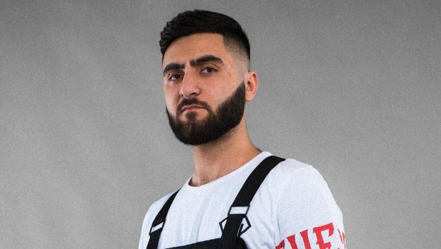 Qalmaqallı repçi Azərbaycanı TƏRK ETDİ - FOTO  