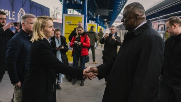 ABŞ-ın müdafiə naziri Kiyevə gözlənilməz səfər edib