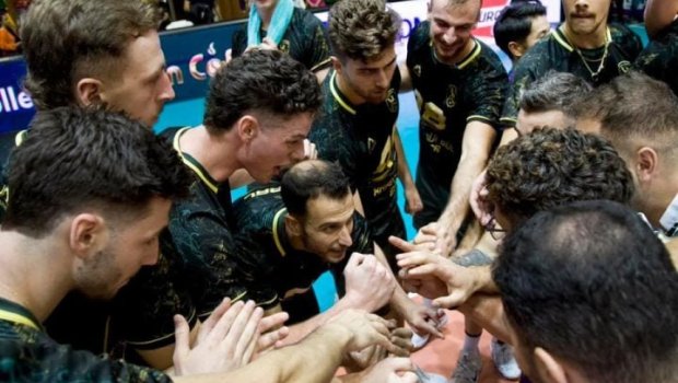 “Xarı Bülbül” Yunanıstan klubuna uduzdu 