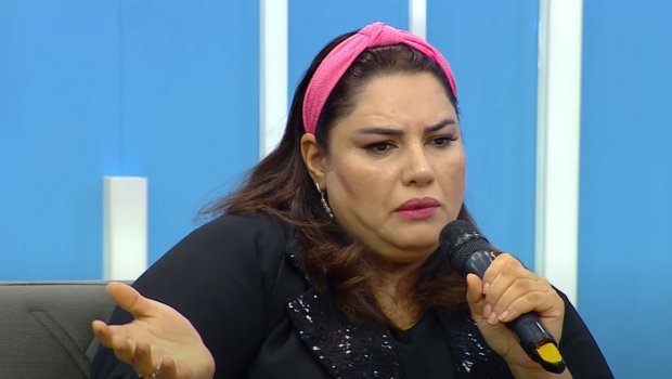 Aytən Səfərova kişiləri tənqid etdi: “Burnunuzdan, qulağınızdan çıxan tükləri az qala hörəsiniz” – VİDEO