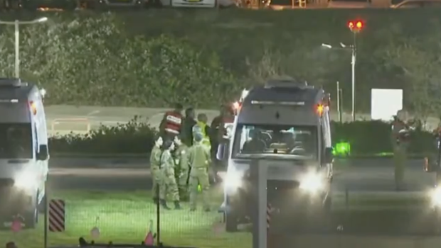 HƏMAS-ın azad etdiyi girovlar Misirə gətirilib - VİDEO 