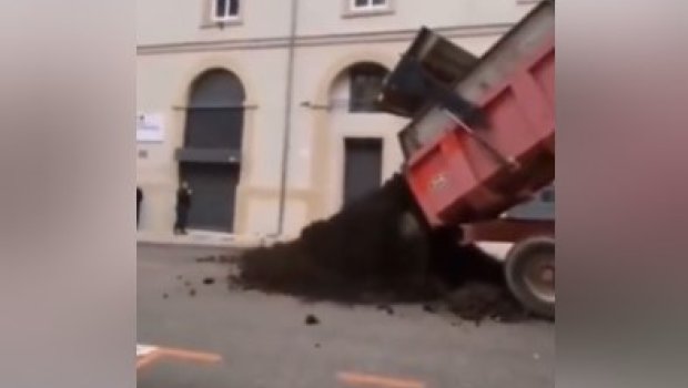 Fransada fermerlər qiymət artımına BELƏ etiraz etdi - VİDEO 