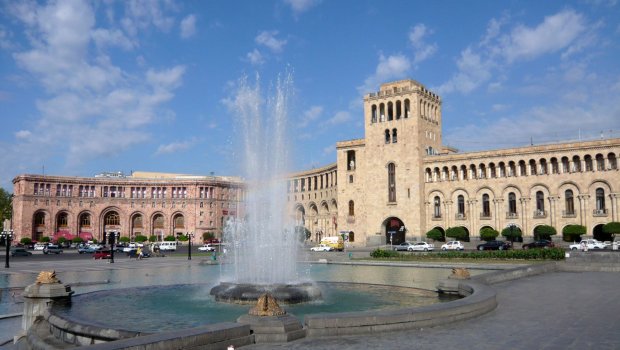 Ermənistanda keçmiş məmurların arvadları HƏBS EDİLDİ