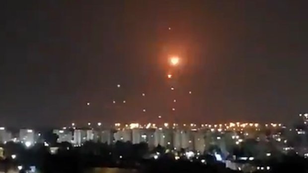 HƏMAS-ın silahlı qanadı Təl-Əvivi ATƏŞƏ TUTUR - VİDEO