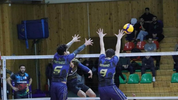 “Xarı Bülbül” vahid lider oldu