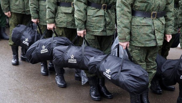 Rusiya hərbçilərinin sayını artırır